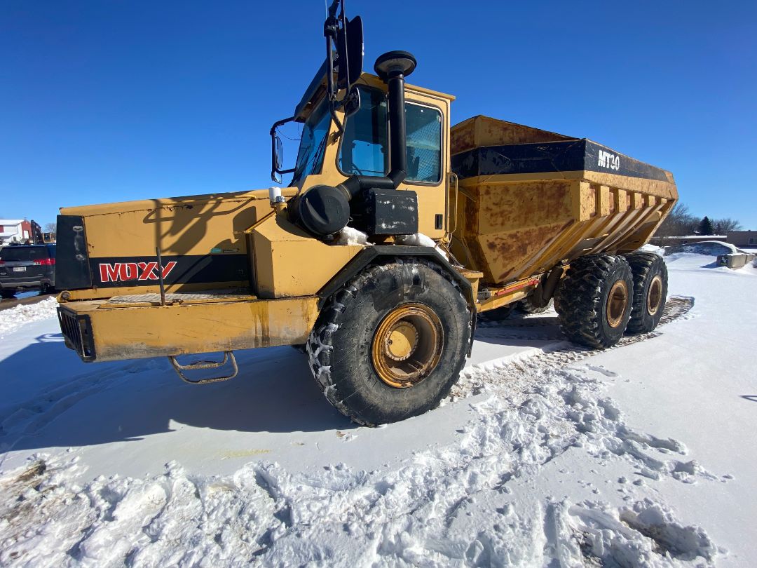 1997 MOXY MT-30 - Image 2